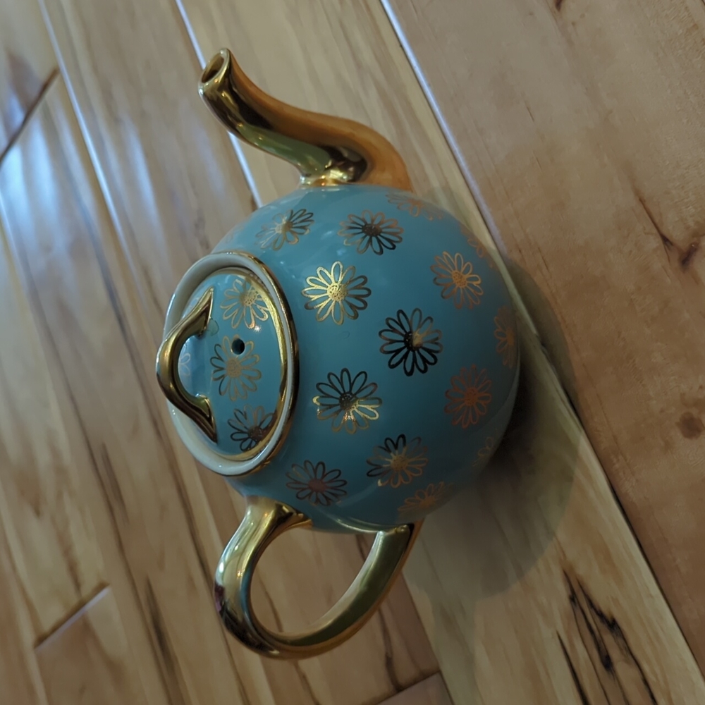 Vintage Hall Teapot